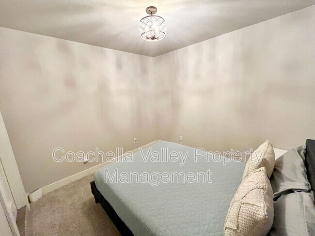 Building Photo - 39866 Newcastle Dr