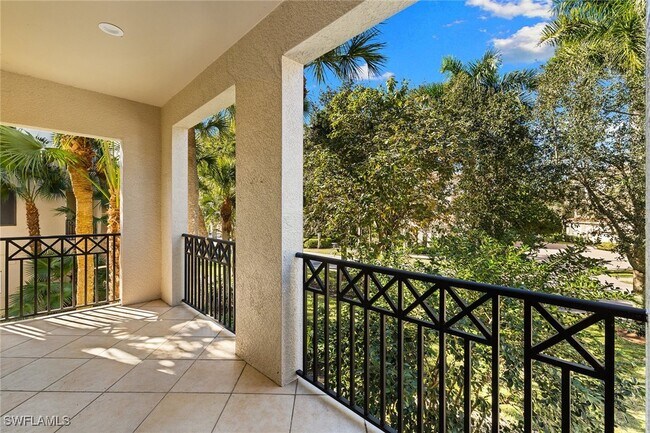 Building Photo - 2864 Tiburon Blvd E