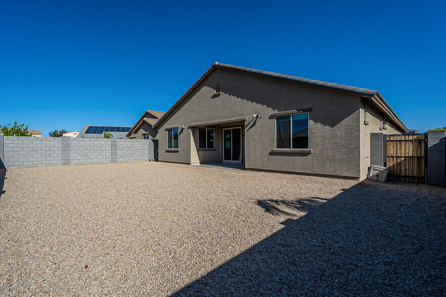 Building Photo - 15877 W Mauna Loa Ln