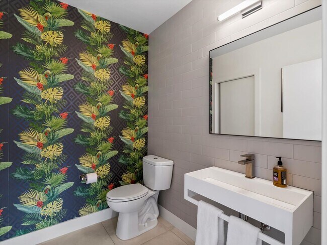 Building Photo - Luxury 3-Bed, 3.5-Bath Denver Home with Ro...