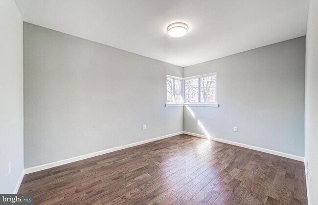 Building Photo - 4207 Woodland Dr