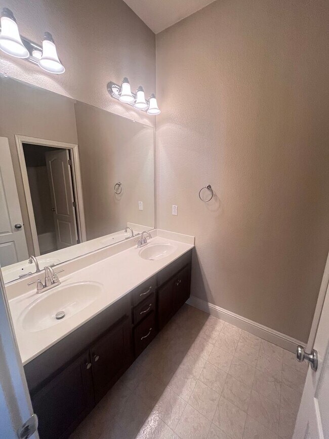 Building Photo - BEAUTIFUL HOME IN ELK GROVE WITH POOL!!