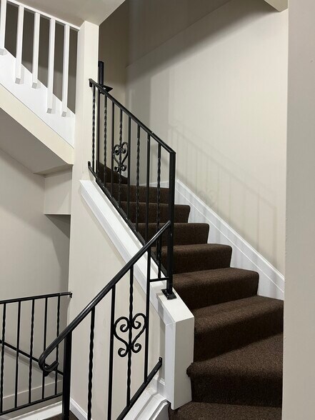 Stairs - 818 Whitelock St