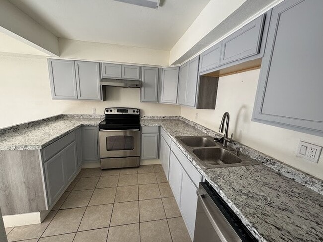 Building Photo - Central Phoenix 4 Bedroom Townhome