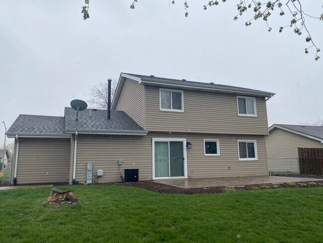 Building Photo - 668 Niagara Dr