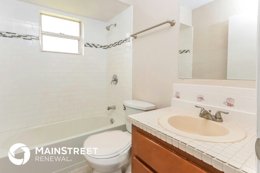 Building Photo - 8208 Kenwood Rd