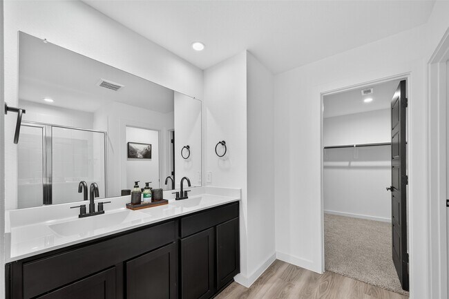 Building Photo - 3233 Creston Gate Dr