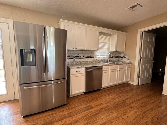 Building Photo - 3432 NW Lincoln Ave