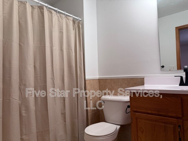 Building Photo - 5101 Dove Dr