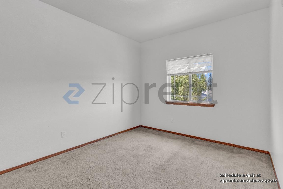 Building Photo - 12231 SE Bush St