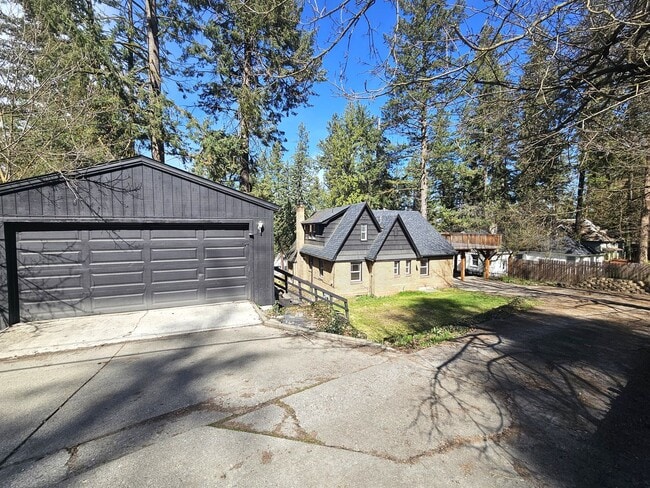 Building Photo - 1922 E 18th Ave