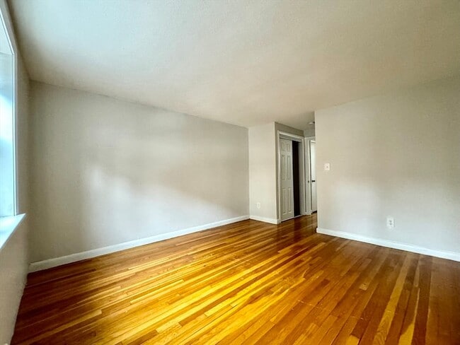 Building Photo - 12 Vinal St
