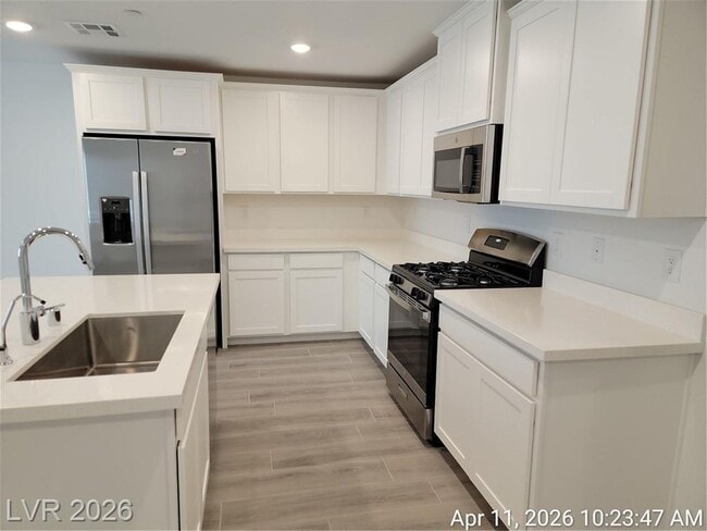 Building Photo - Spacious Henderson Townhome with Balconies and Resort Amenities