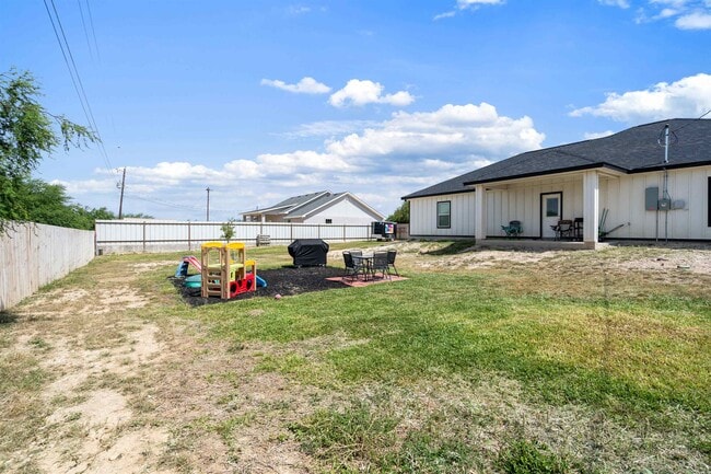 Building Photo - 204 Shadow Mountain Dr