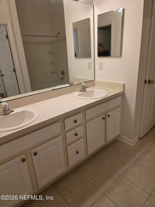 Building Photo - 5717 Parkstone Crossing Dr