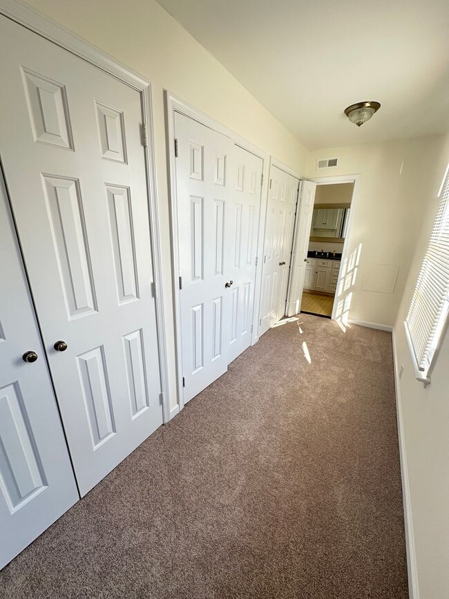 Building Photo - 503 Newport Ave