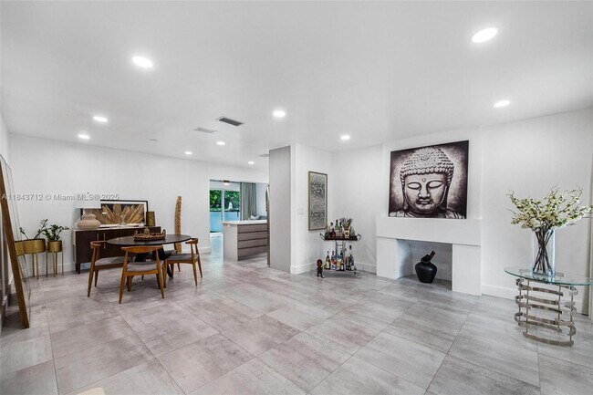 Building Photo - 2350 SW 24th St