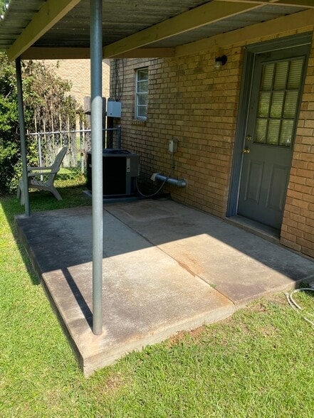 Building Photo - 710 Rocky Bayou Dr