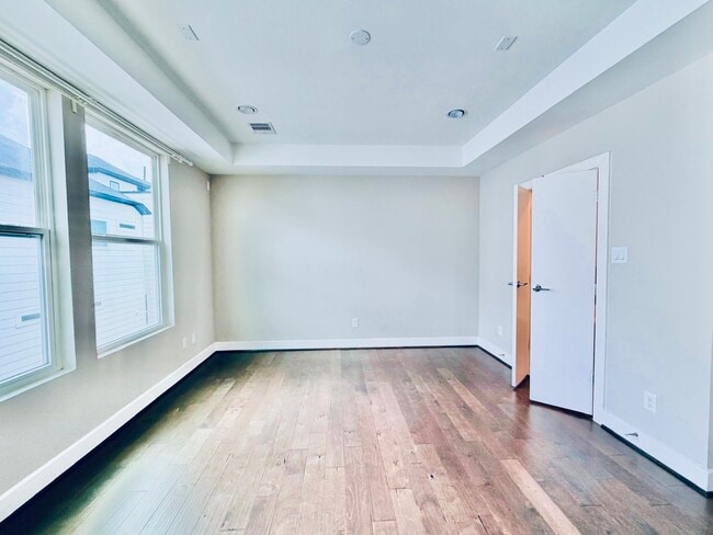 Building Photo - 2632 Bastrop St