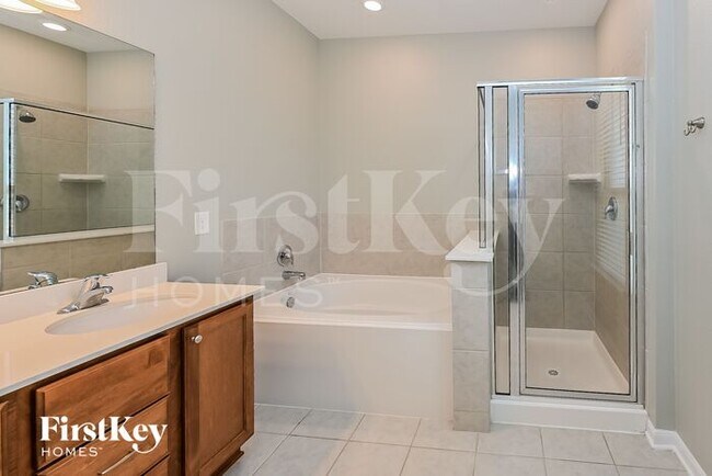 Building Photo - 25322 Squire Knoll St