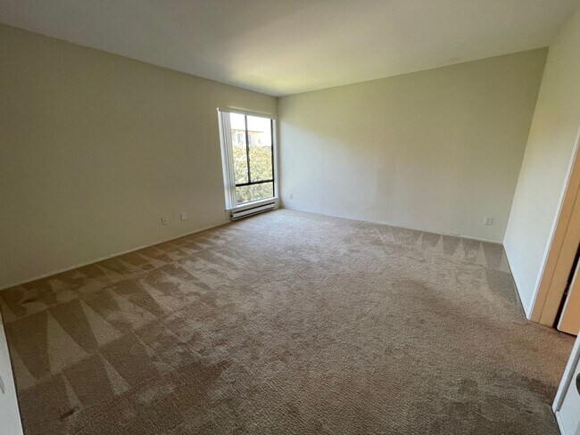 Building Photo - TOP FLOOR 1BD/1BATH Condo Available For Rent at the Watergate Community in Emeryville!!!!