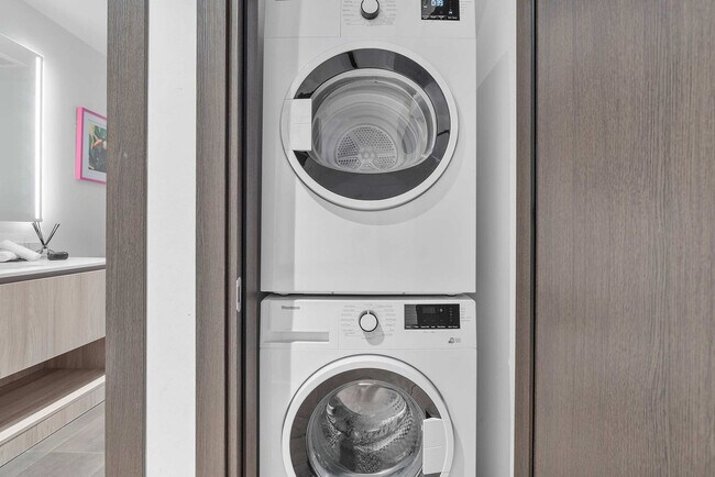 Building Photo - 398 NE 5th St