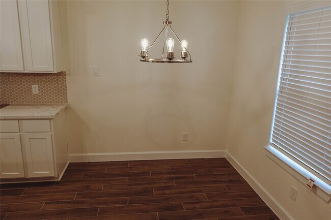 Building Photo - 3352 Vine Ter Trce