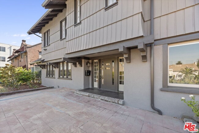 Building Photo - 344 S Kingsley Dr