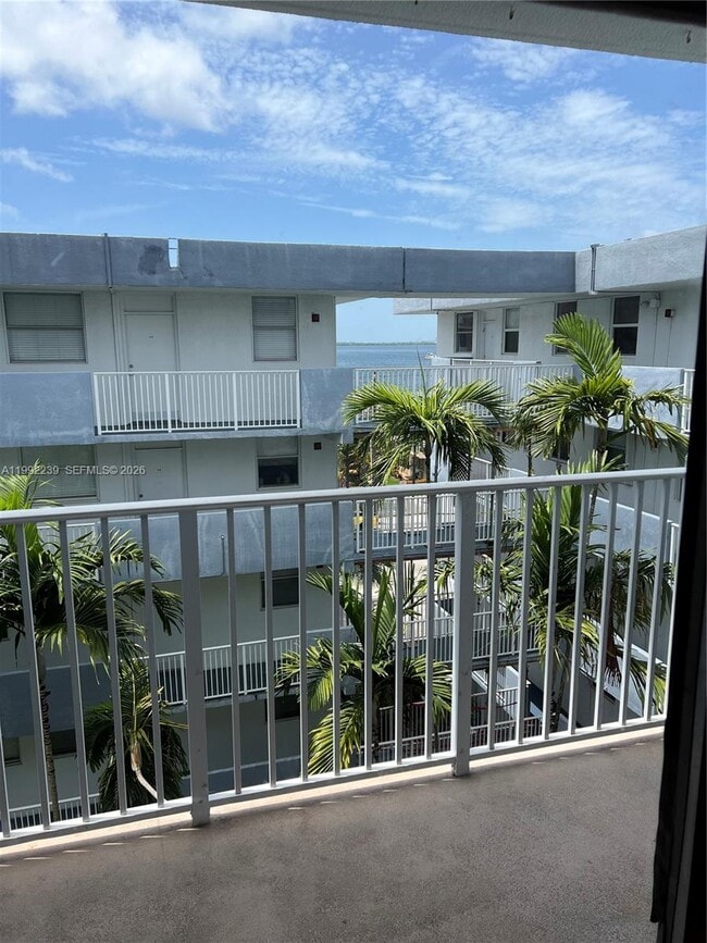 Building Photo - 1801 S Treasure Dr