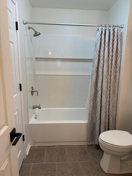 Building Photo - 2932 Manhattan Blvd