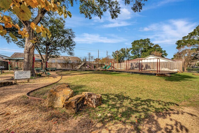 Building Photo - 847 Carlingford Ln