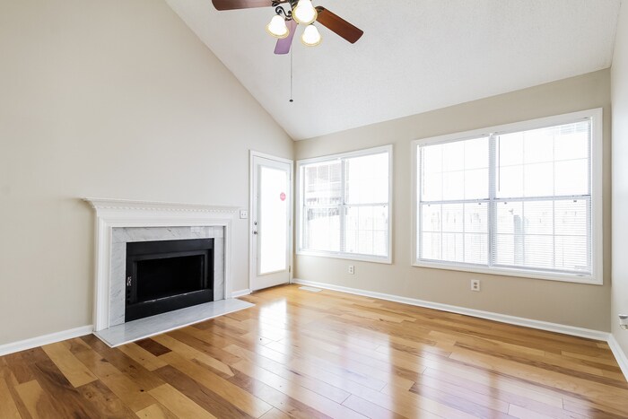 Building Photo - 8 Lantern Ln