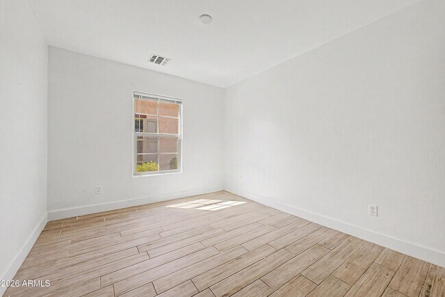 Building Photo - 16332 W Moreland St