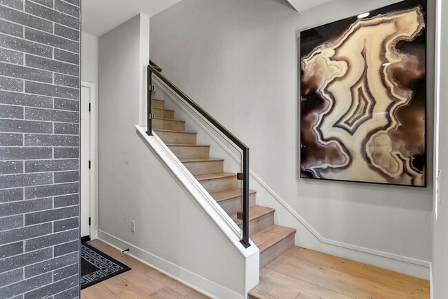 Building Photo - FURNISHED MODEL TOWNHOME IN HOA COMMUNITY