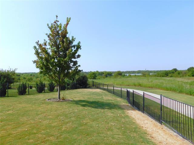 Building Photo - 1704 Serra Dr