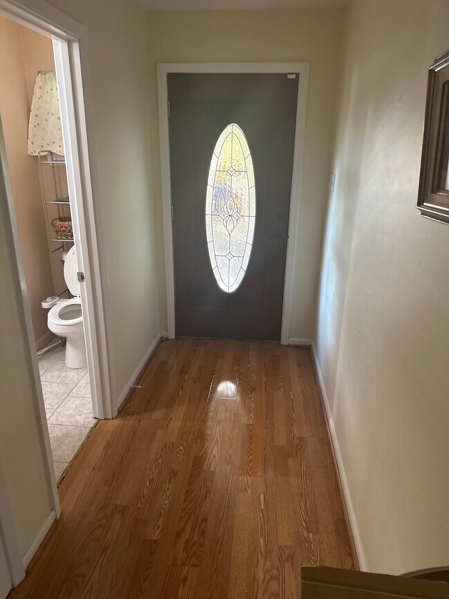 Foyer - 10045 Devonshire Dr