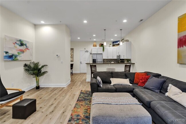 Building Photo - 251 Main St