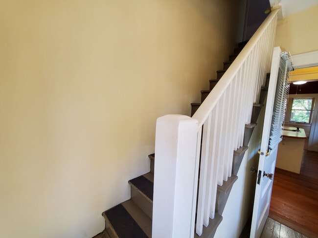 Stairway to Bed three - 18 Poinsett Ave