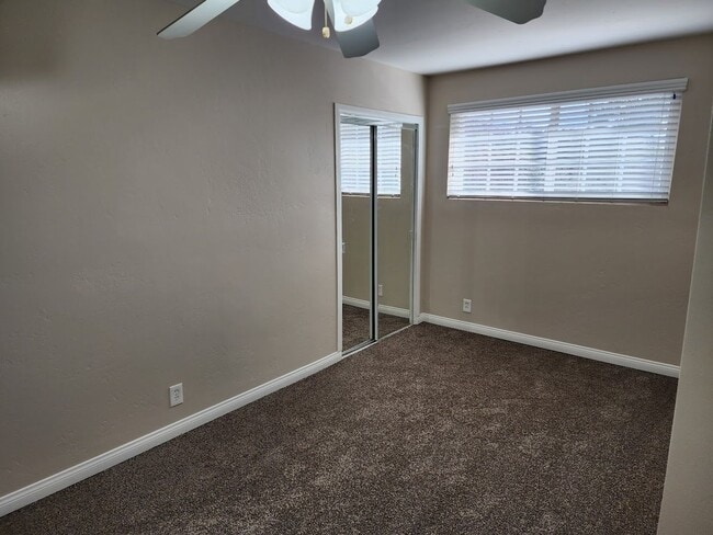 Building Photo - Single Level Fallbrook Home with 3 Bedrooms plus Office/Den.