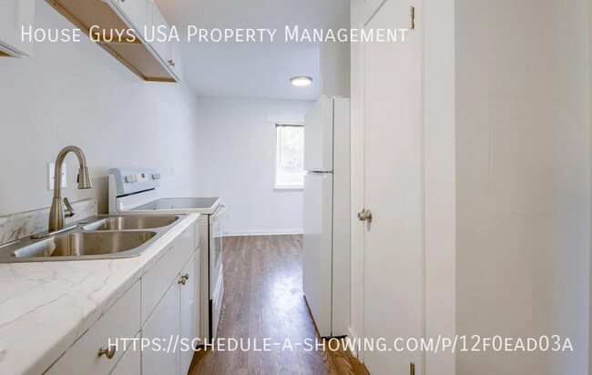 Building Photo - 15216 Bellaire Ave