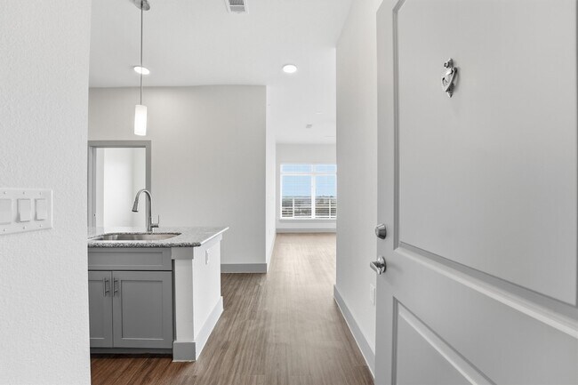 Building Photo - 6955 Turtlewood Dr