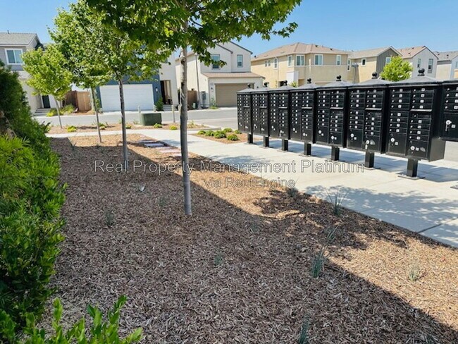 Building Photo - 616 Ophelia Ave