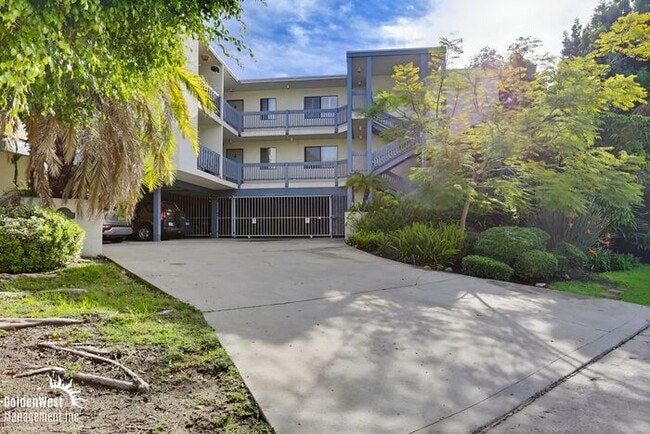 Building Photo - Charming 2Bdm 2Ba Apartment in the Heart of Hillcrest!