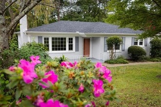 Building Photo - 121 Scarlett St