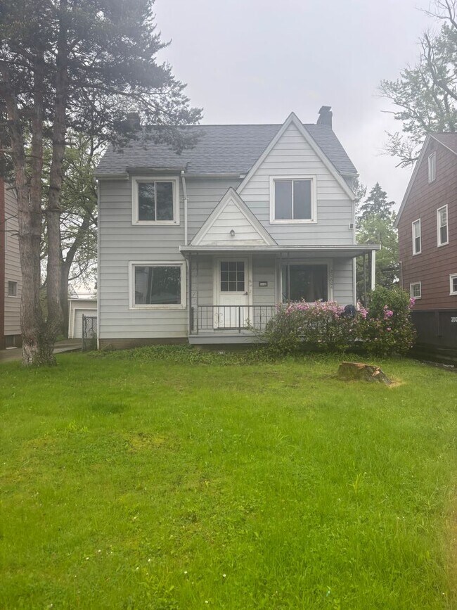 Primary Photo - 3bd Single Maple Section 8