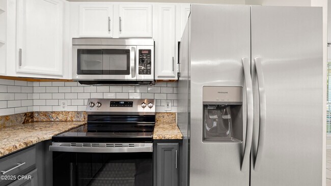 Building Photo - 5625 S Lagoon Dr