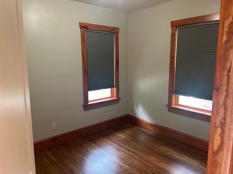 Building Photo - 2624 Woodlawn Ave