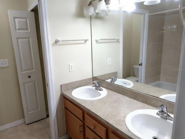 Building Photo - 703 Bobcat Ct