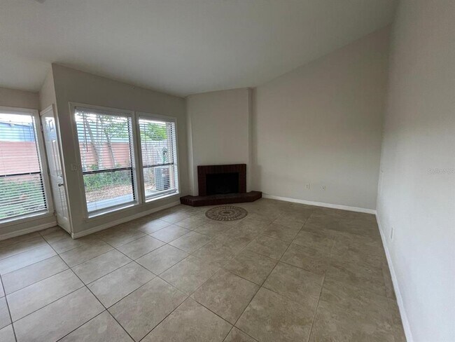 Building Photo - 614 Grenadine Ct