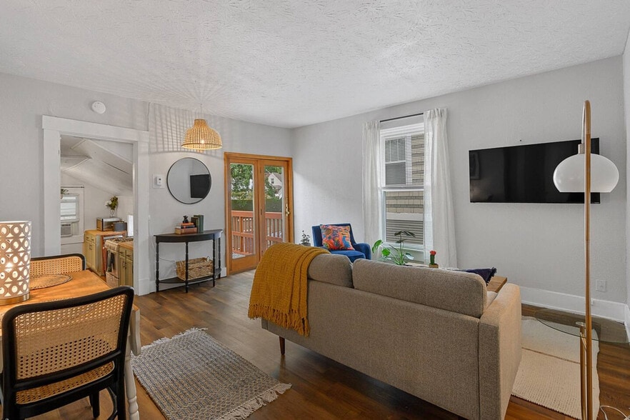 Building Photo - 5651 Ridge Ave